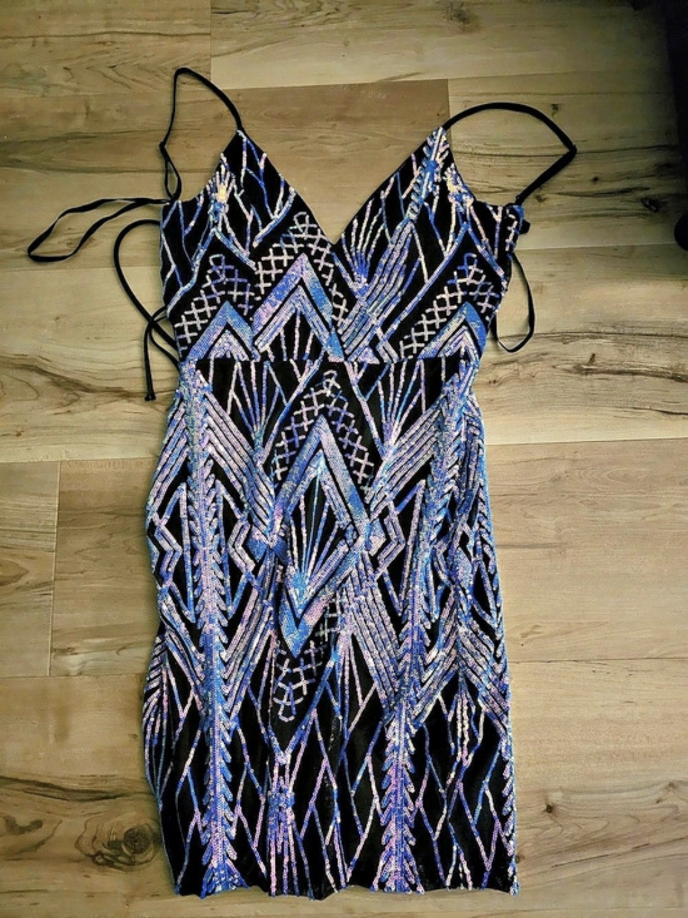 Emerald Sundae Geometric Sequin Mini Dress in Black & Blue Size Large